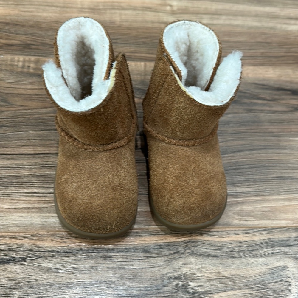 UGG Keelan Toddler Size 4/5